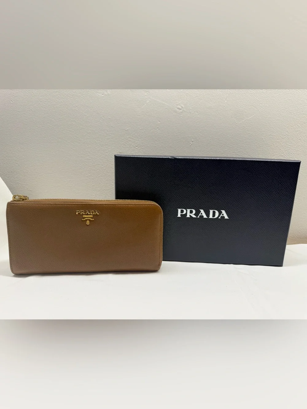 Prada wallet authentic with‎ box - brown