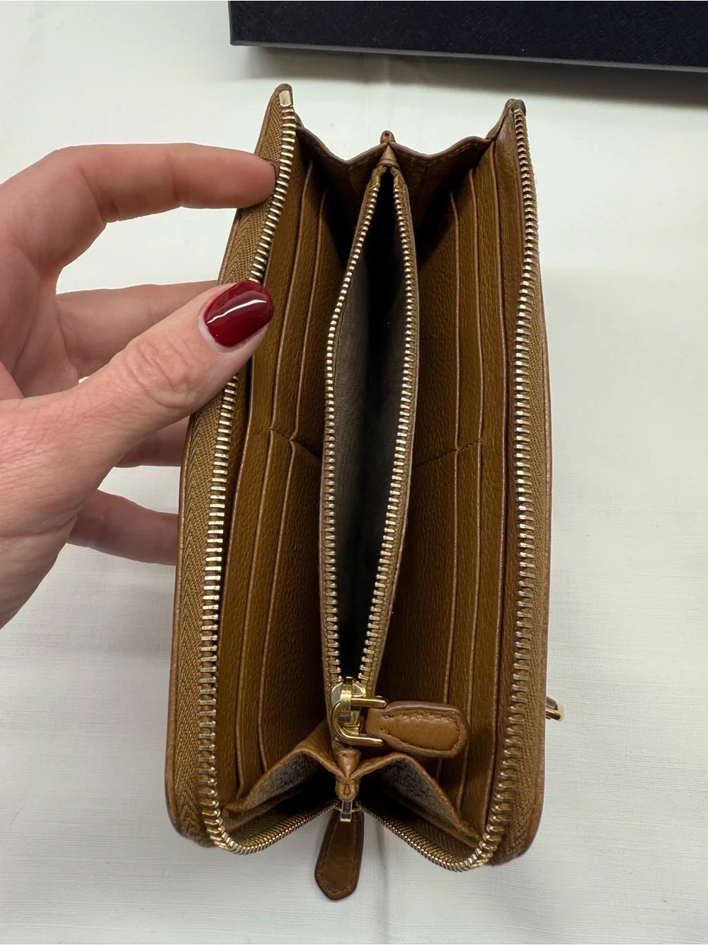 Prada comes box