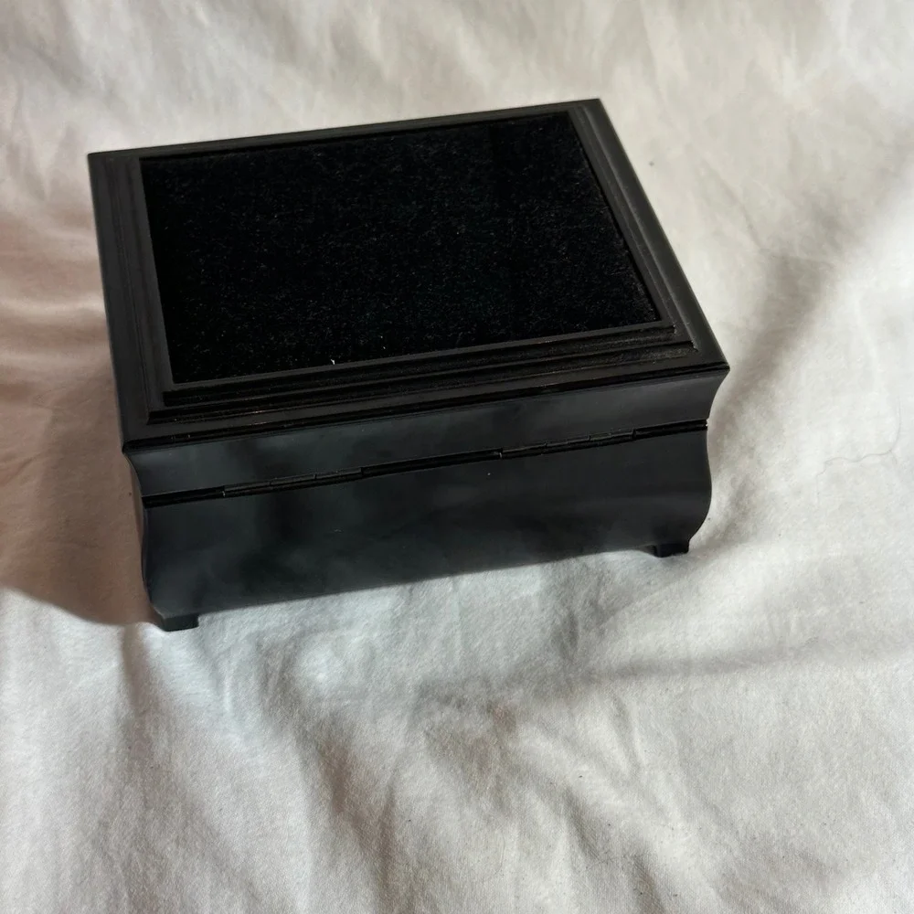N/A sleek jewelry