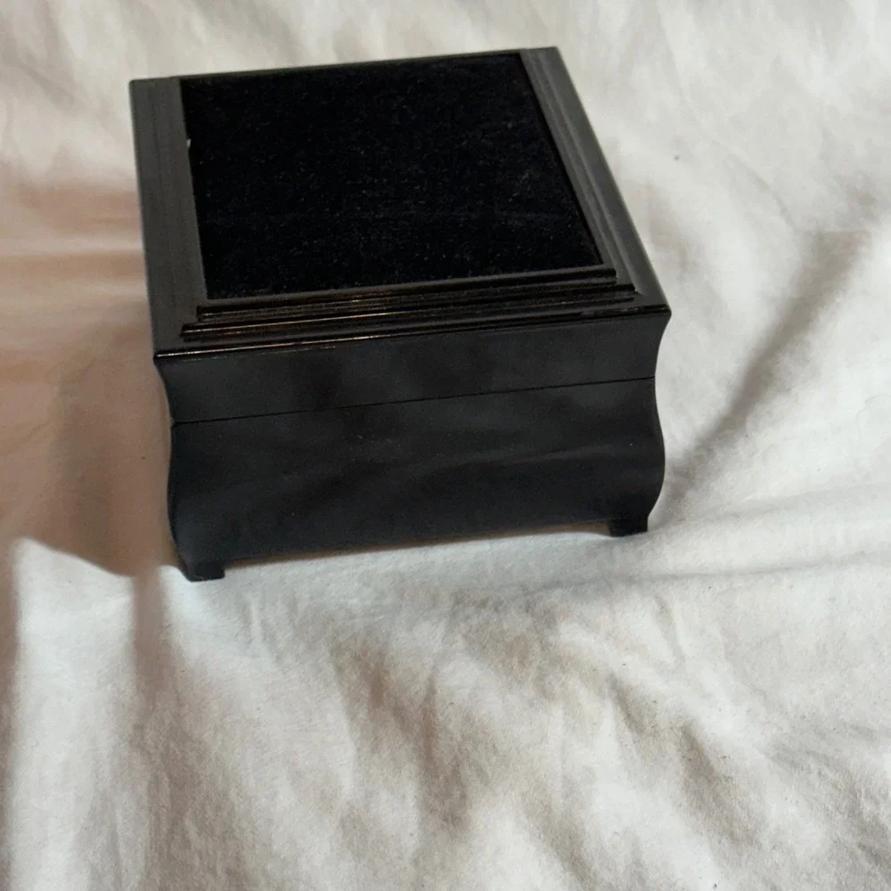 N/A sleek jewelry