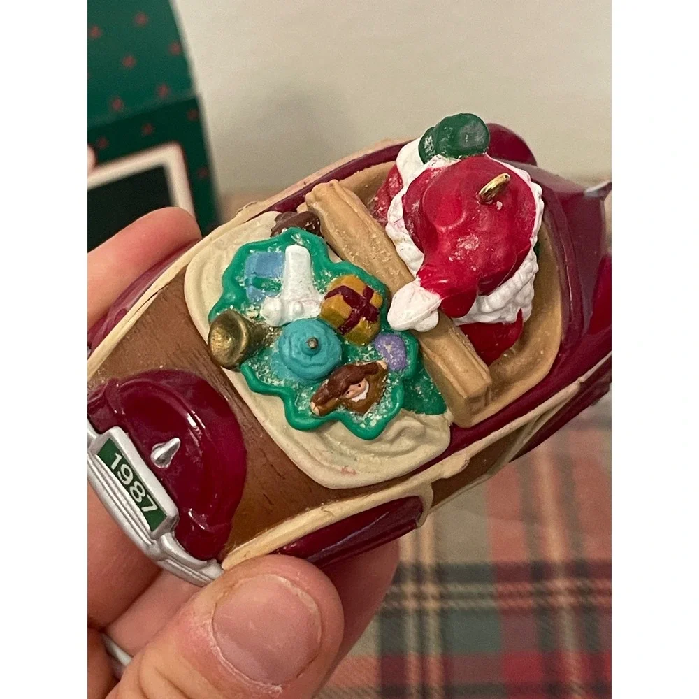 Hallmark ornament excellent