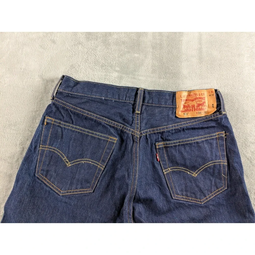 Levis size tag