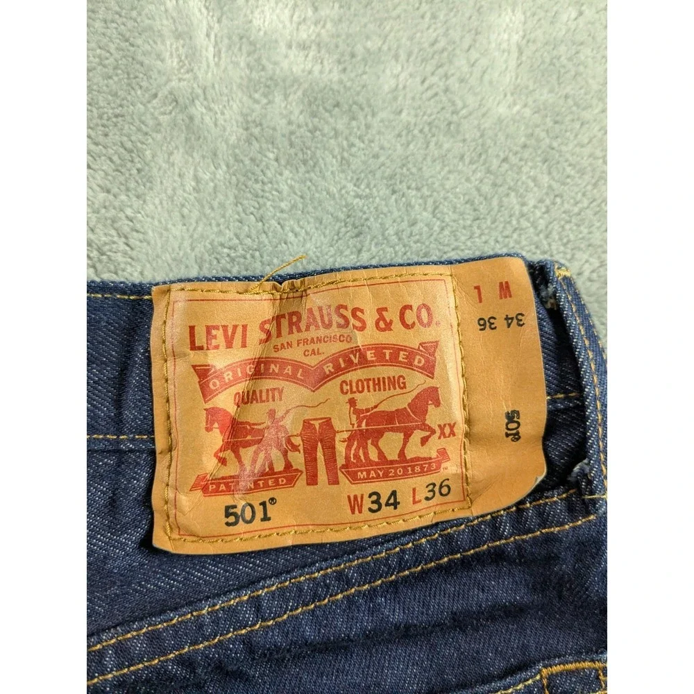 Levis size tag