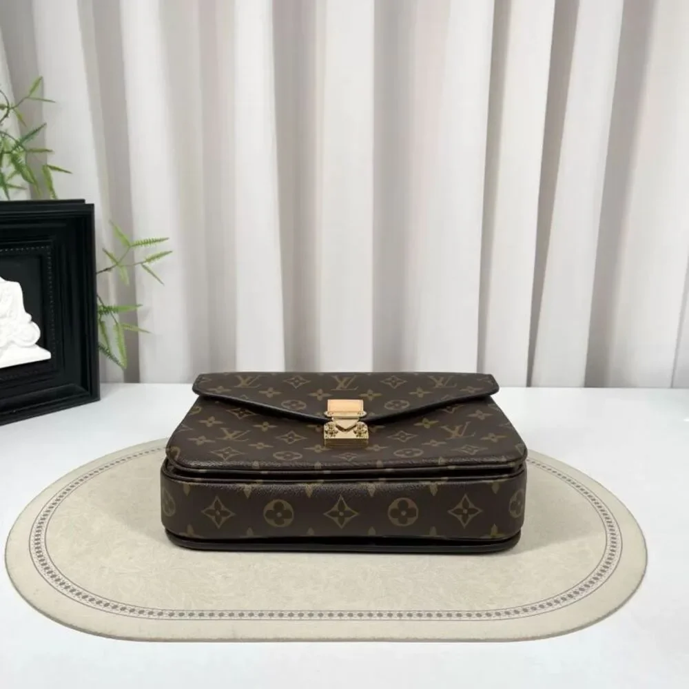 Louis Vuitton Women Pre-Loved Bag Very Good Condition