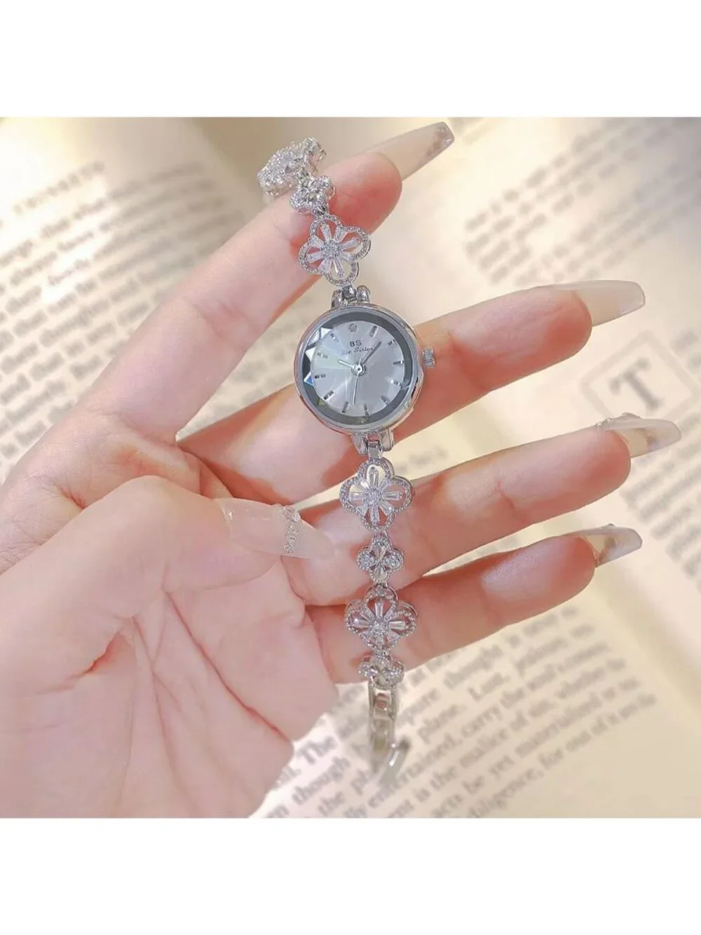 Women's Silver White Analog Quartz Vintage Hollow Four Leaf Chain Bracelet Watch