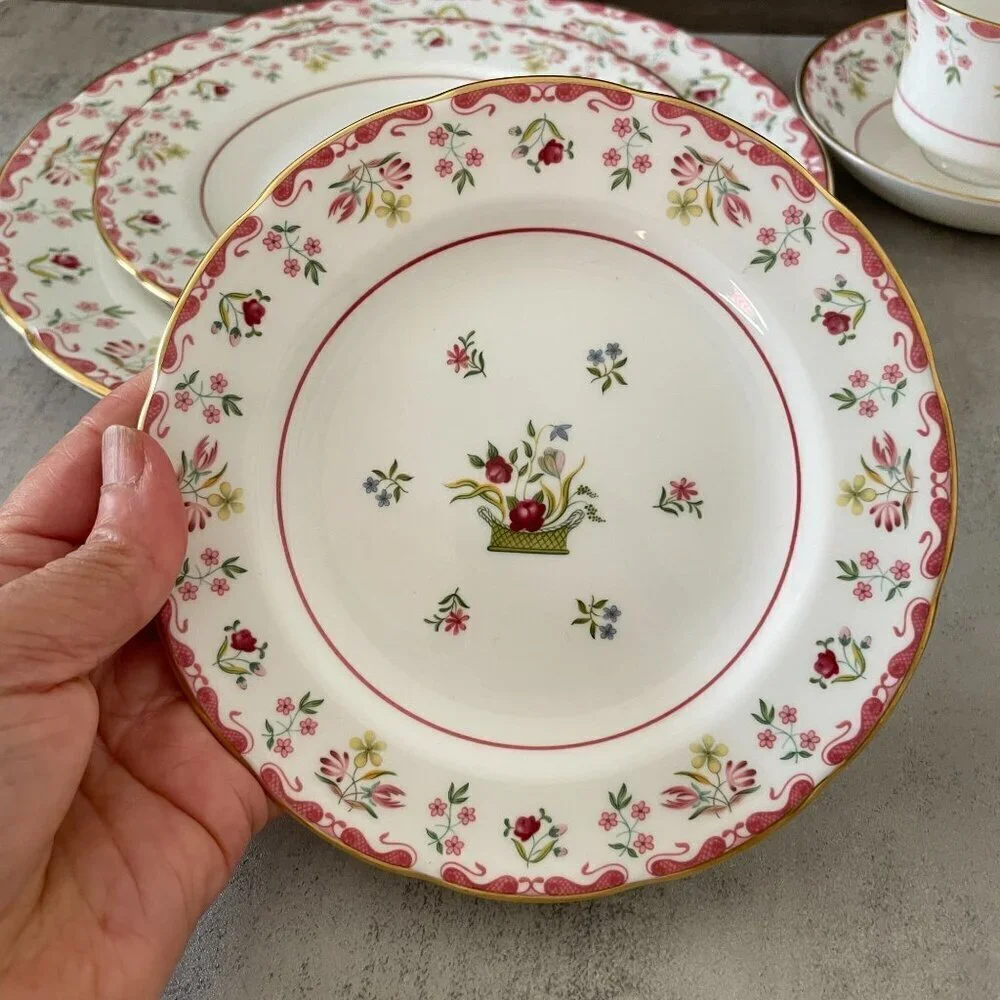 Wedgwood Bianca Williamsburg Dinnerware 5-Piece Place Setting Made in England