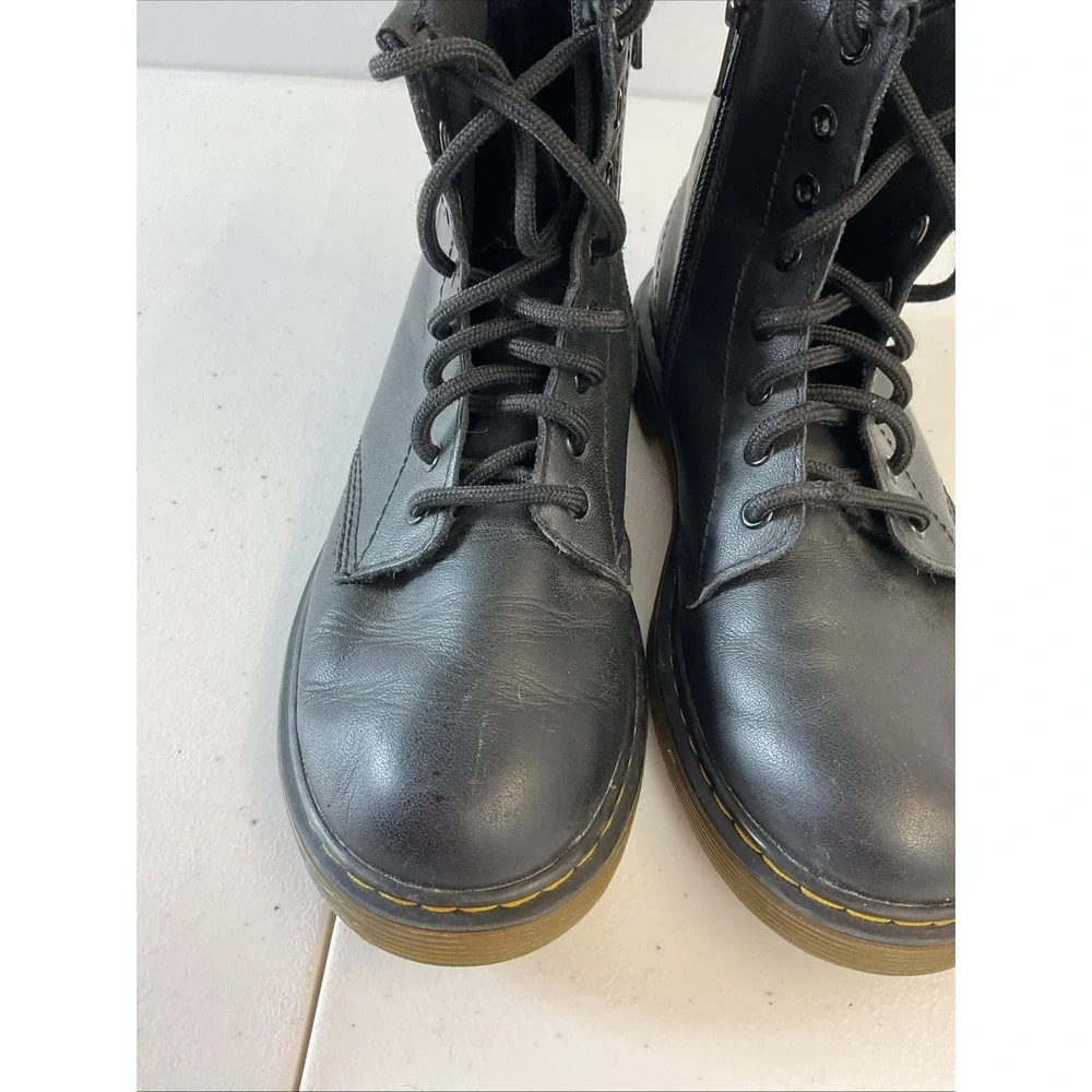 Dr. Martens product pair