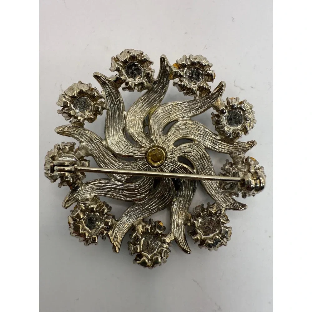 The Unbranded Brand vintage brooch
