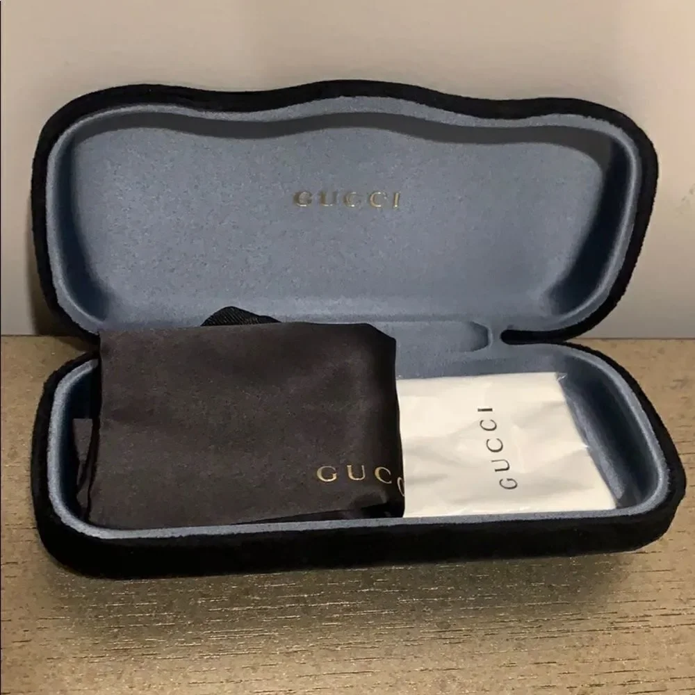 Gucci sunglass valves case & satin dust bag dust c