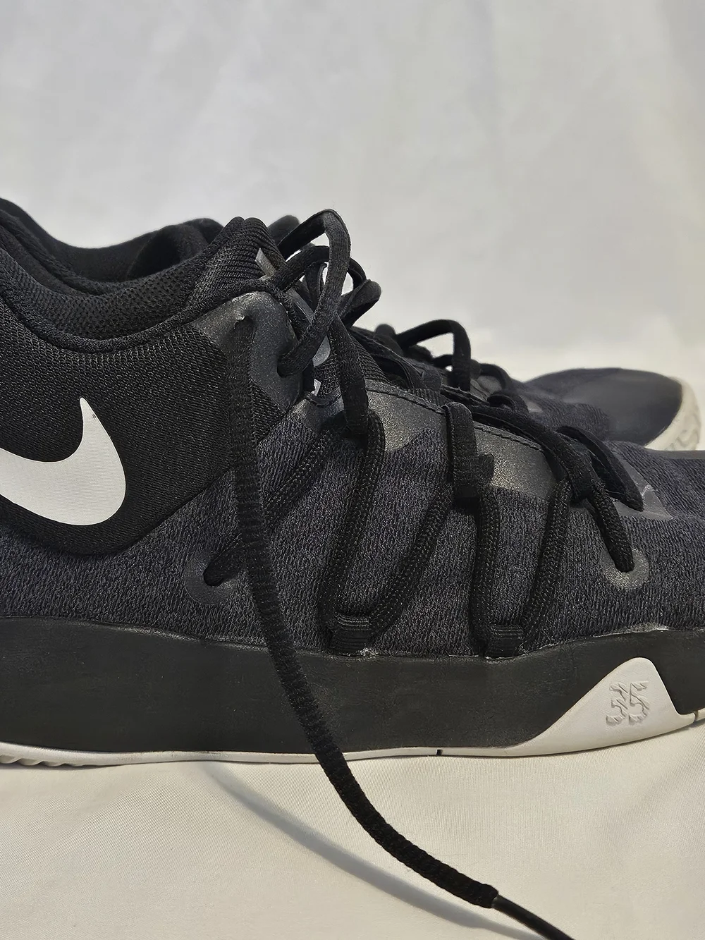 NIKE- Boys KD TREY Black Basketball Sneakers SZ 6.5Y