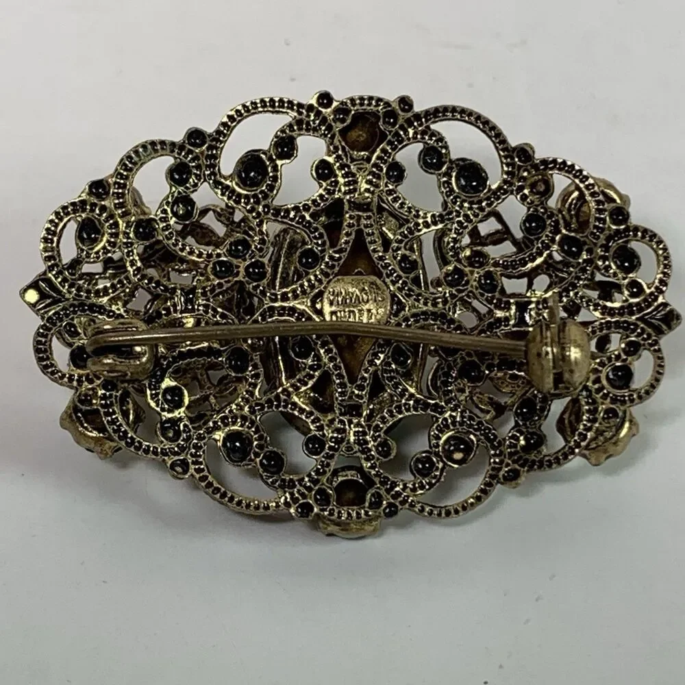 Unbranded pin hardware