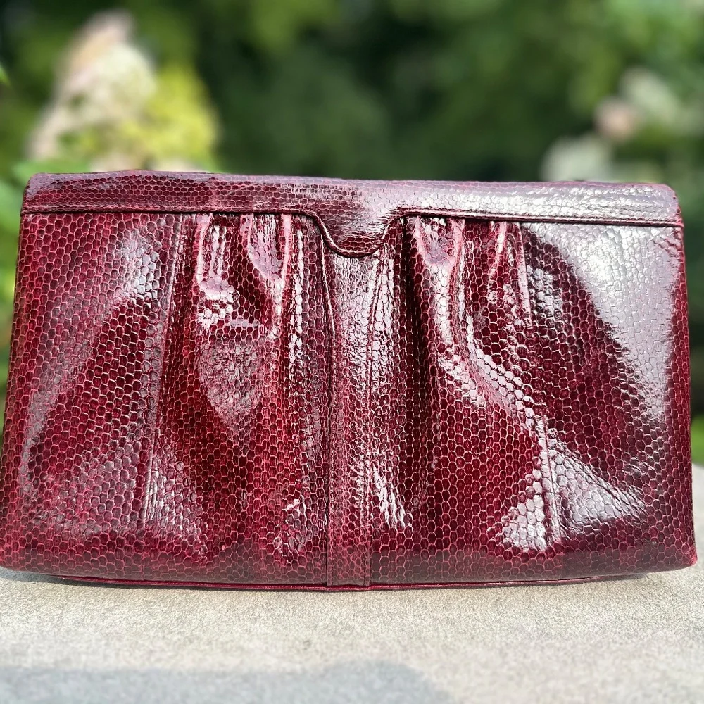 Koret crimson or