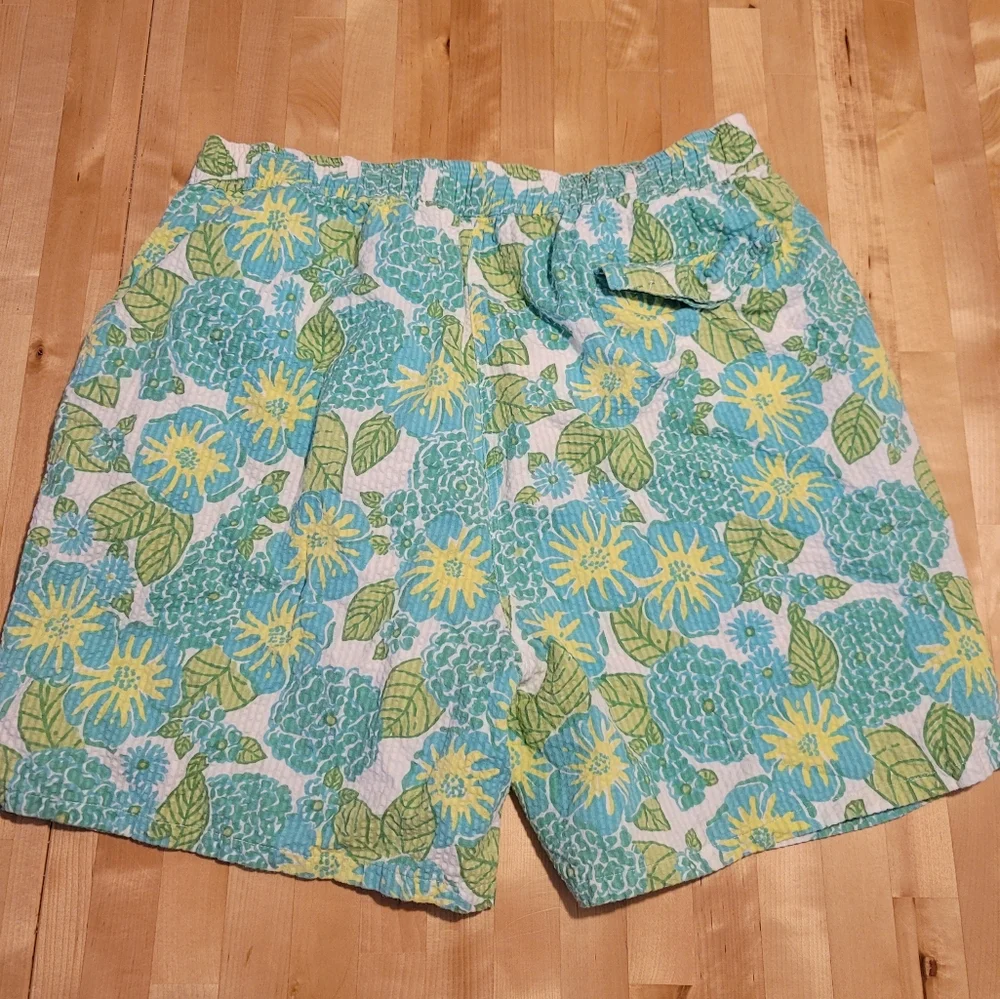 Lilly Pulitzer size medium