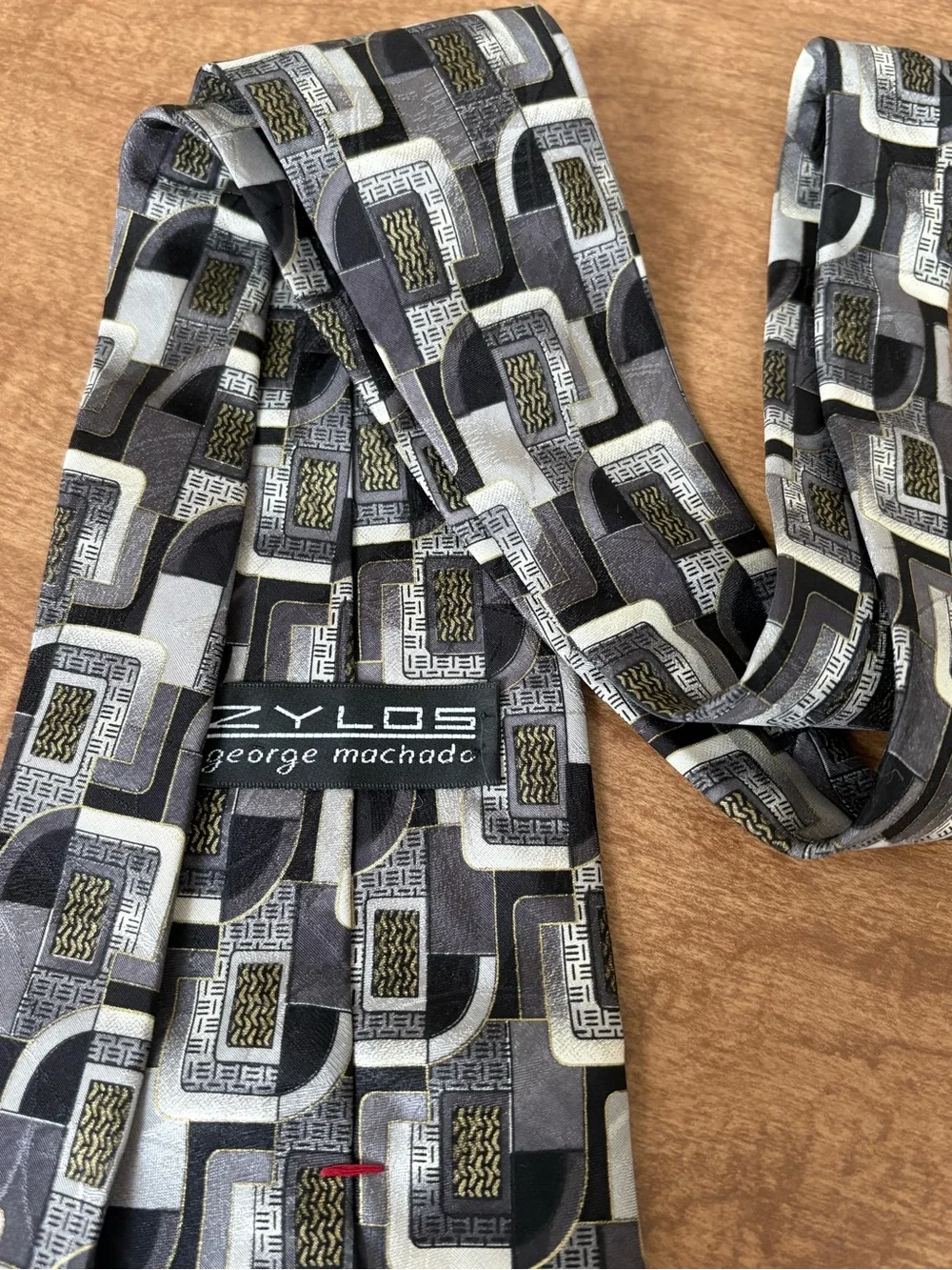 Van Heusen pattern blends background