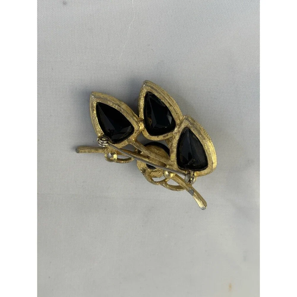 Capri vintage brooch