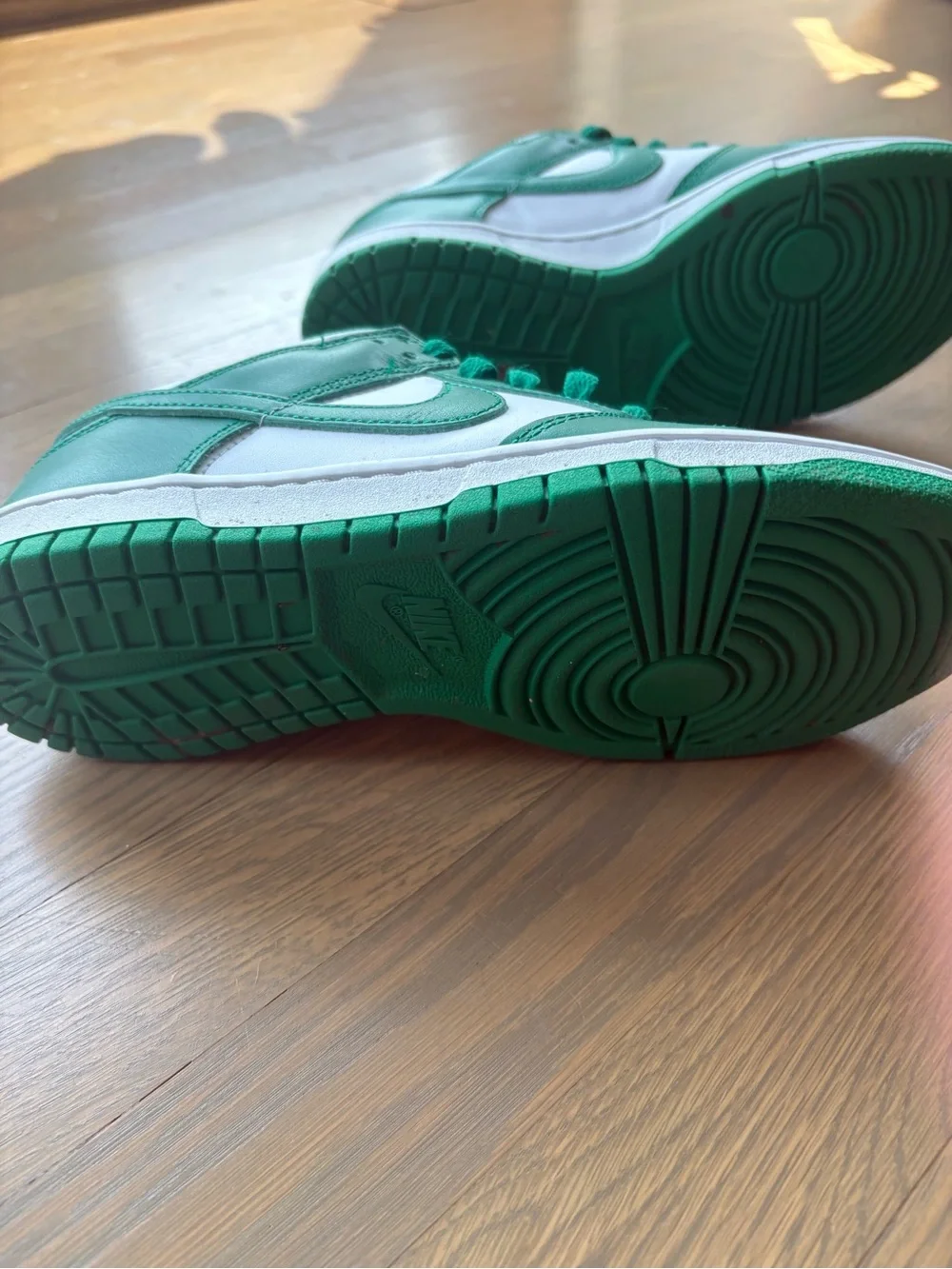 Nike classic low