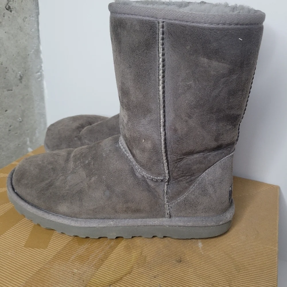 UGG pre owned