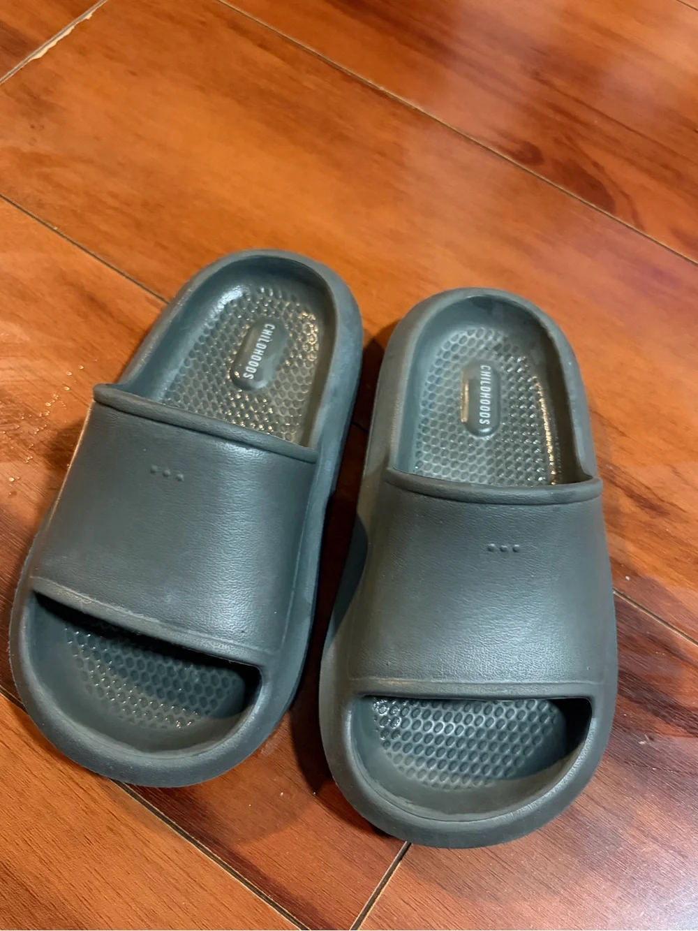 Childhoods Clothing olive slides