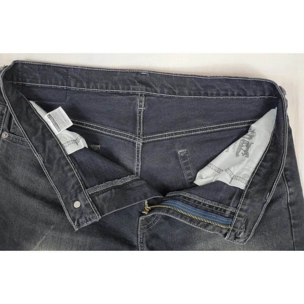 Levis levis 569