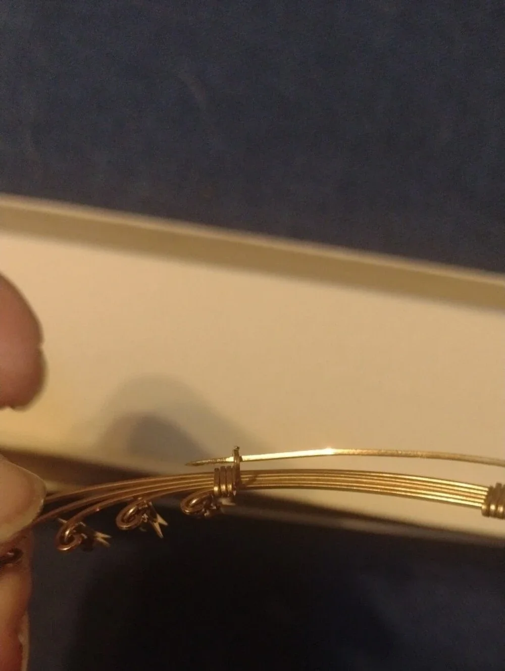 N/A pin features