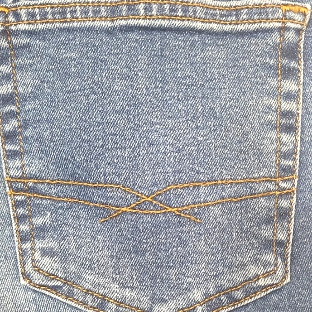 Levis back mid