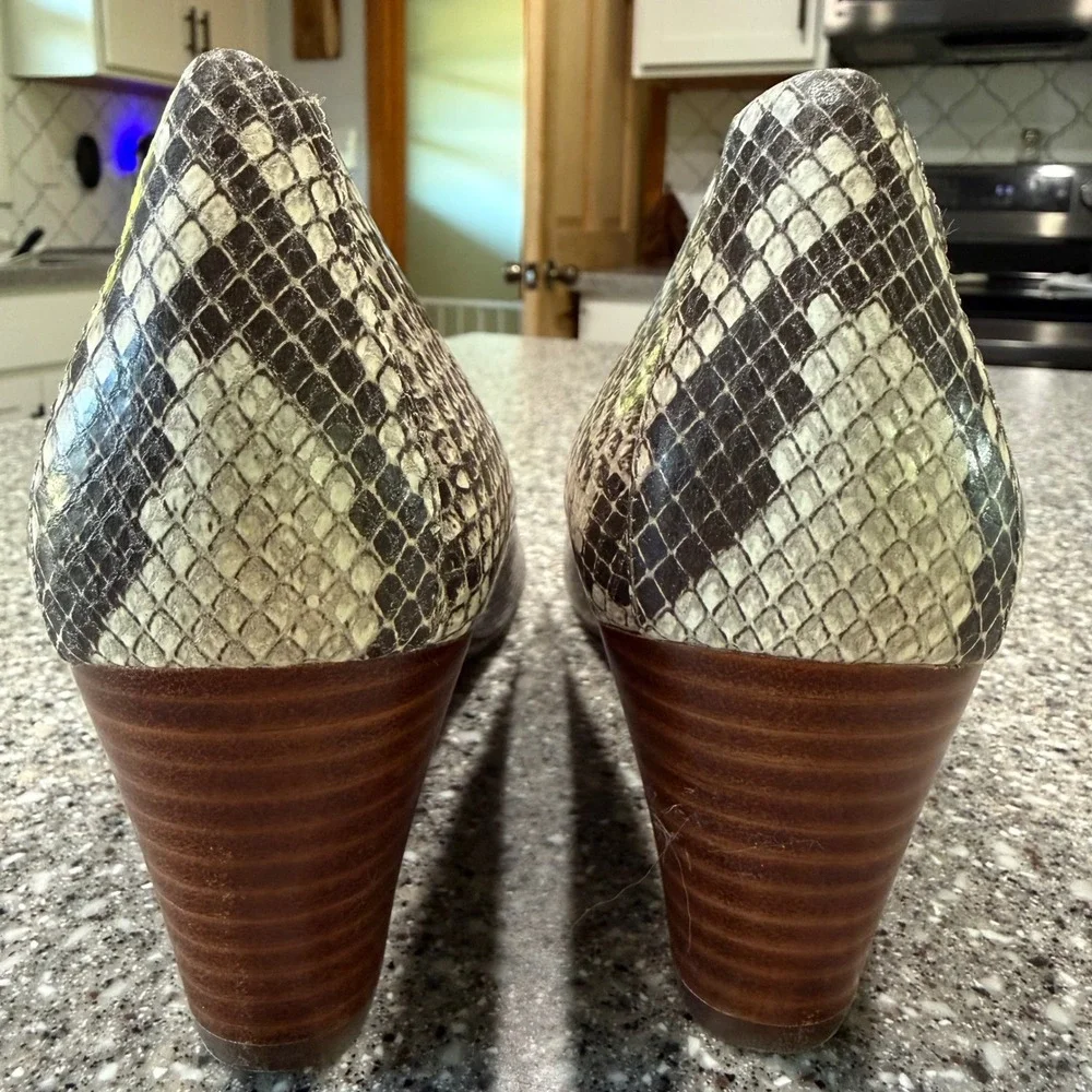 Vionic peep toe