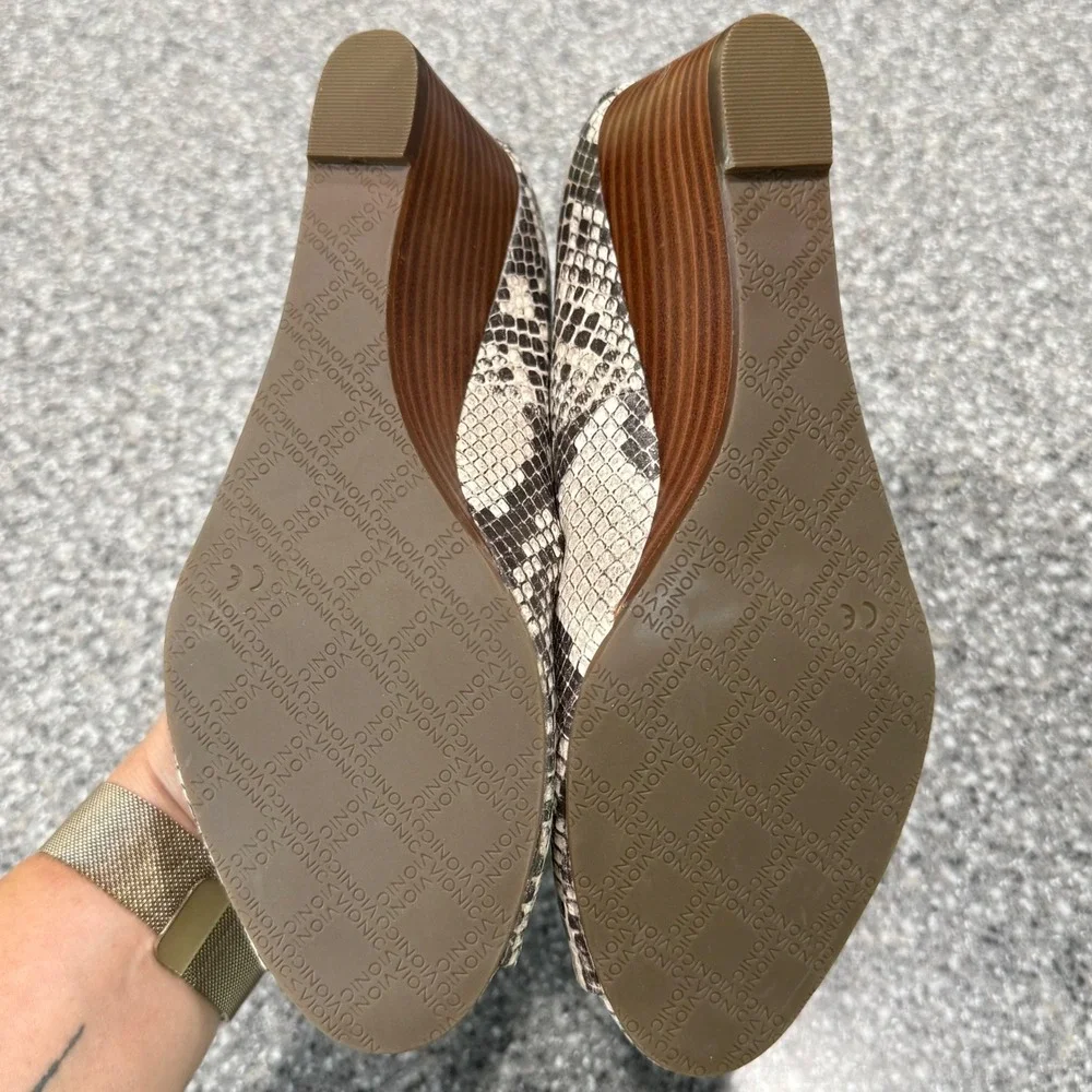 Vionic peep toe