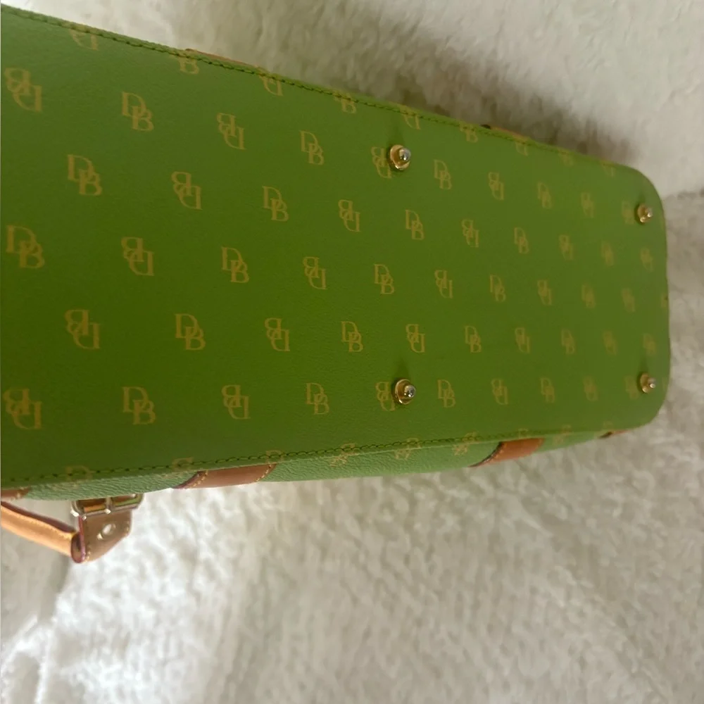Dooney & Bourke stylish green