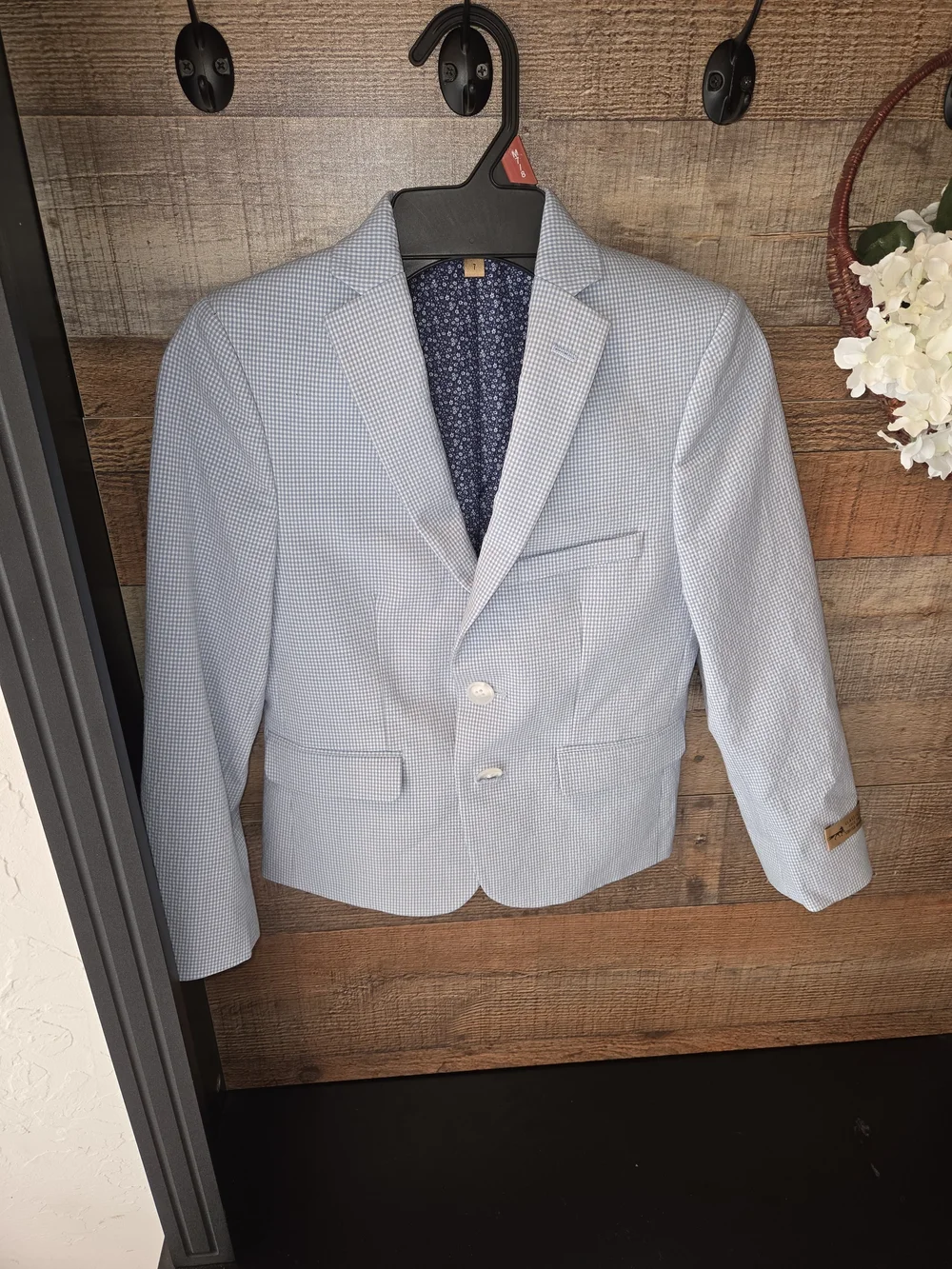 Class Club lapel touch versatile