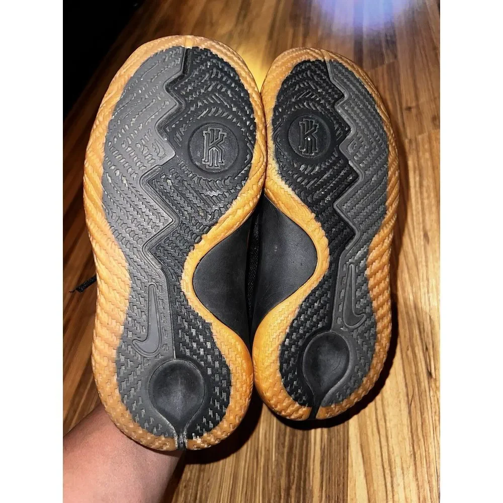 Nike Kyrie Flytrap Black-Metallic‎ Gold RARE Shoes Sneakers Boys 4Y 4 Youth