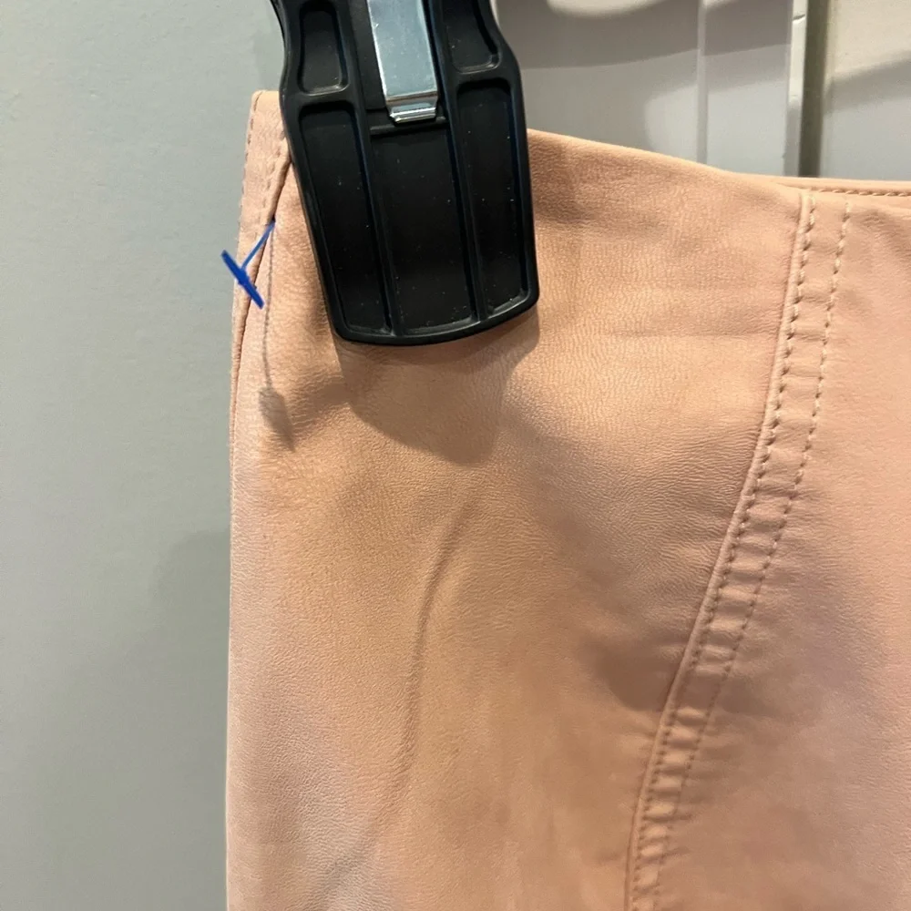 🏷️ Free People Modern Femme Vegan Leather Mini Skirt. NWOT