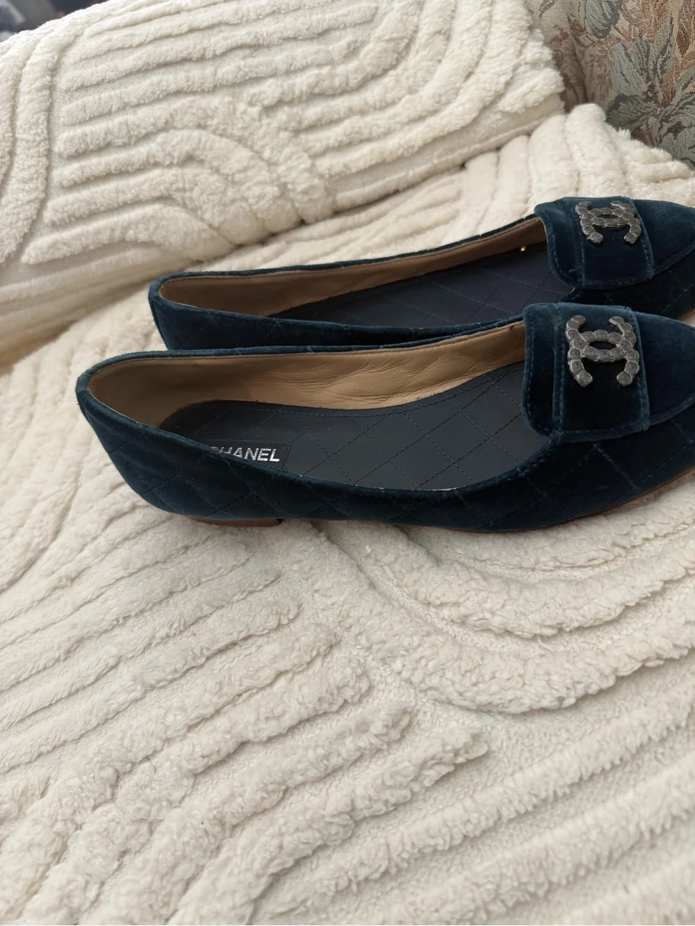 CHANEL dressy comfort low