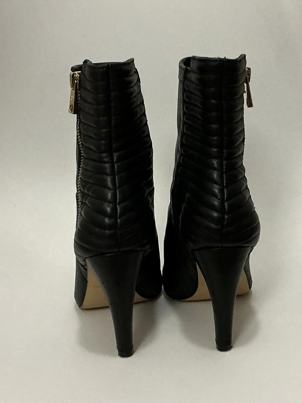 Ann Taylor Women Black Leather Kitsie side zip Ankle Bootie Size 6.5