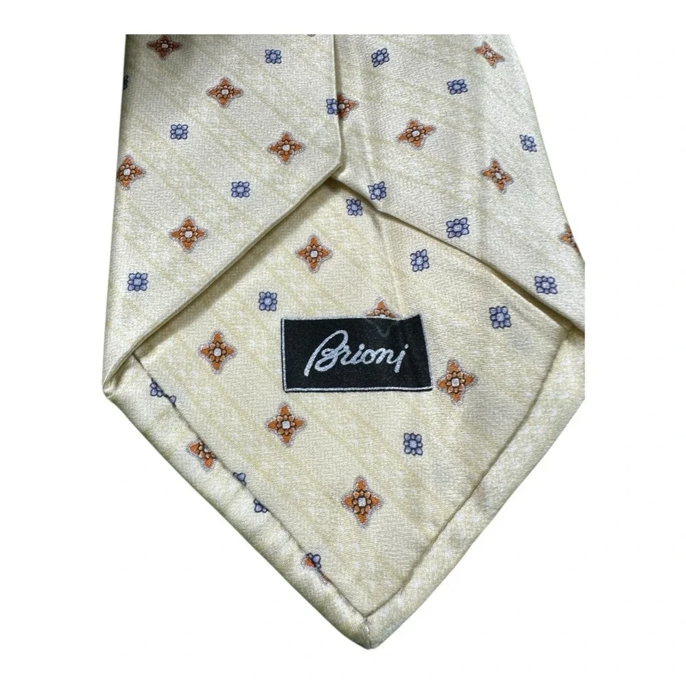 Brioni tie width