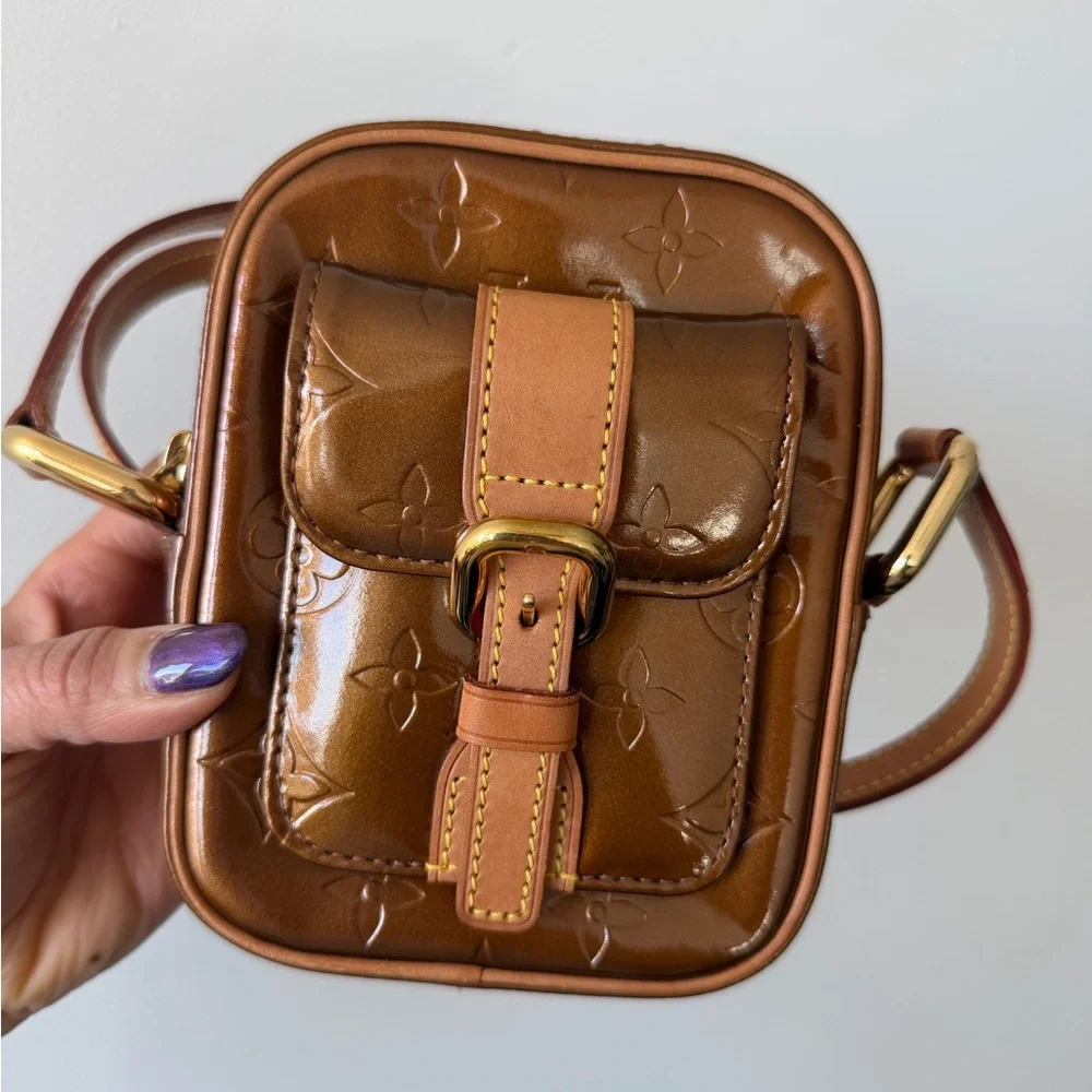 LOUIS VUITTON Monogram Vernis Christie PM Shoulder Bag Bronze M91111