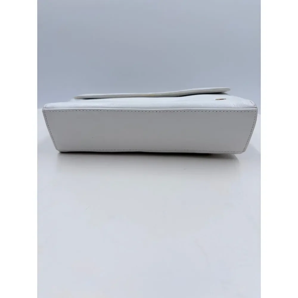 Ettienne compact yet