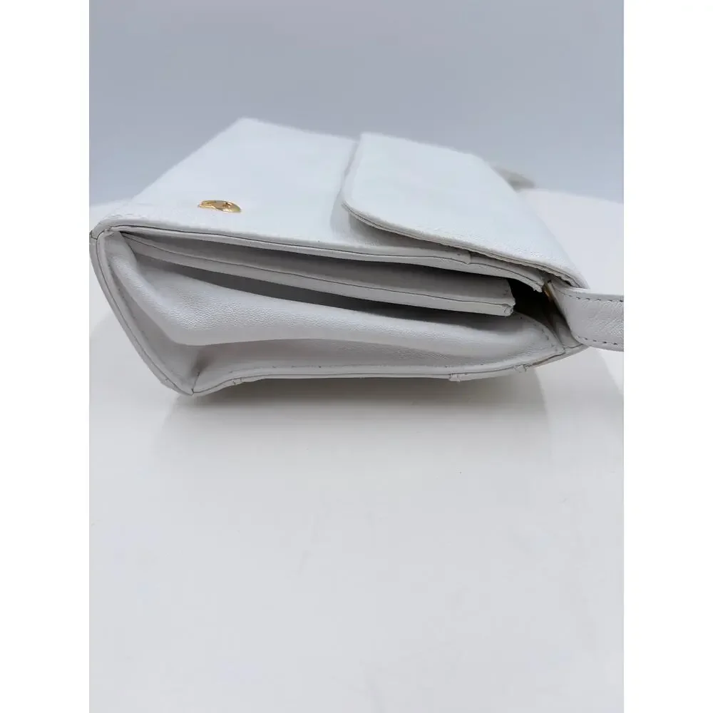 Ettienne compact yet