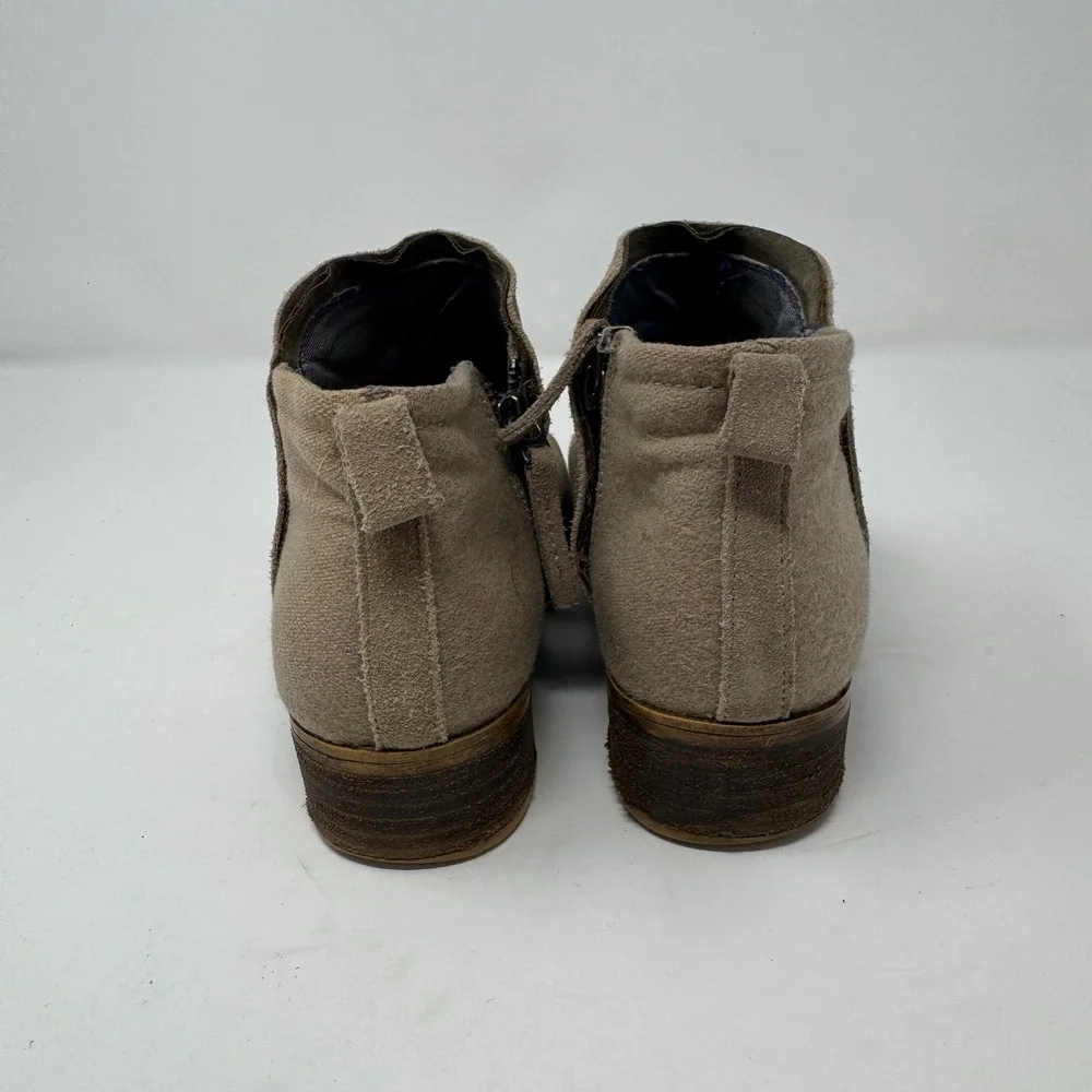 TOMS Women's Beige Suede Ankle Boots‎ Side Zip Low Heel Size 7
