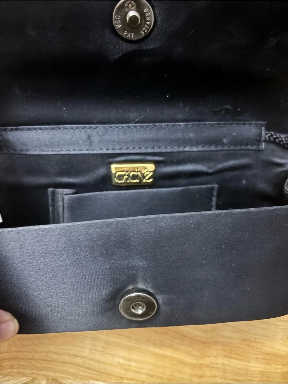 Cache slim crossbody