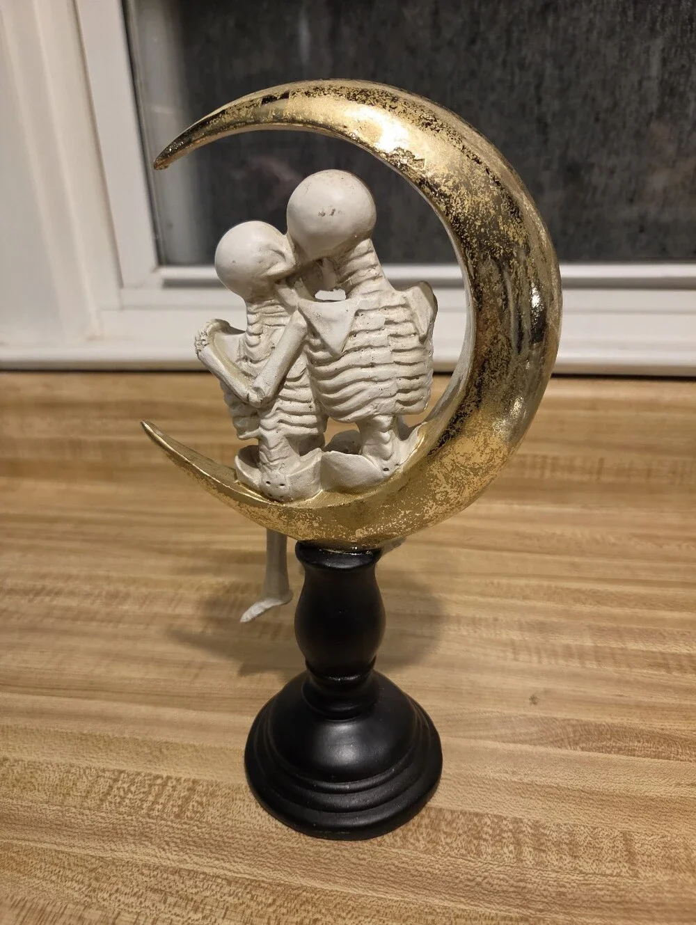N/A couple legs decor