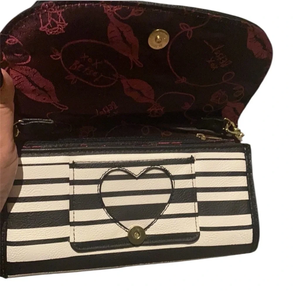 Betsey Johnson chic crossbody