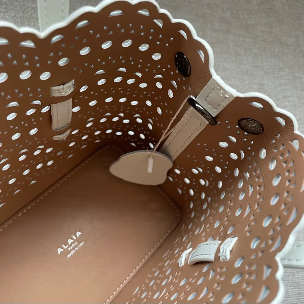 Alaia structured white