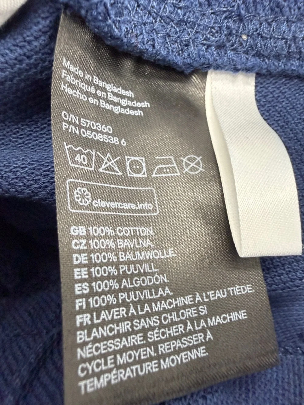 H&M sweatpants leg