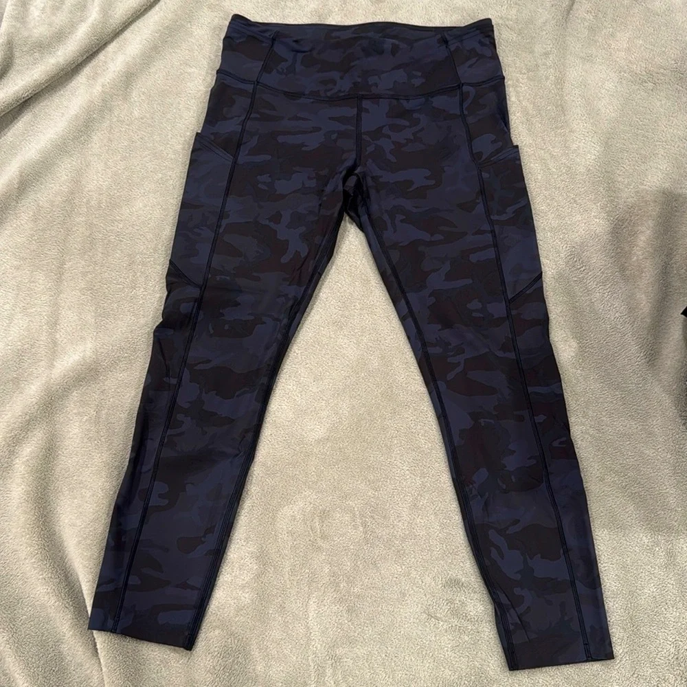 Lululemon dark camo cropped leggings