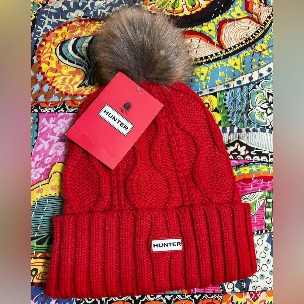 NWT Hunter Cable Knit Beanie with Faux Fur Pom