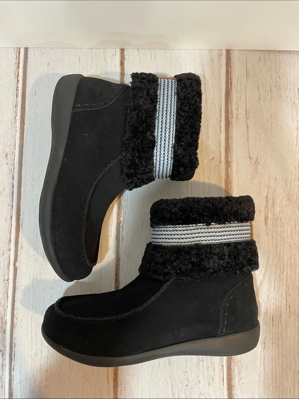 Revitalign Black 8 Wide Ankle Boots Faux-Suede Plush Lined Woven Trim Zip Side