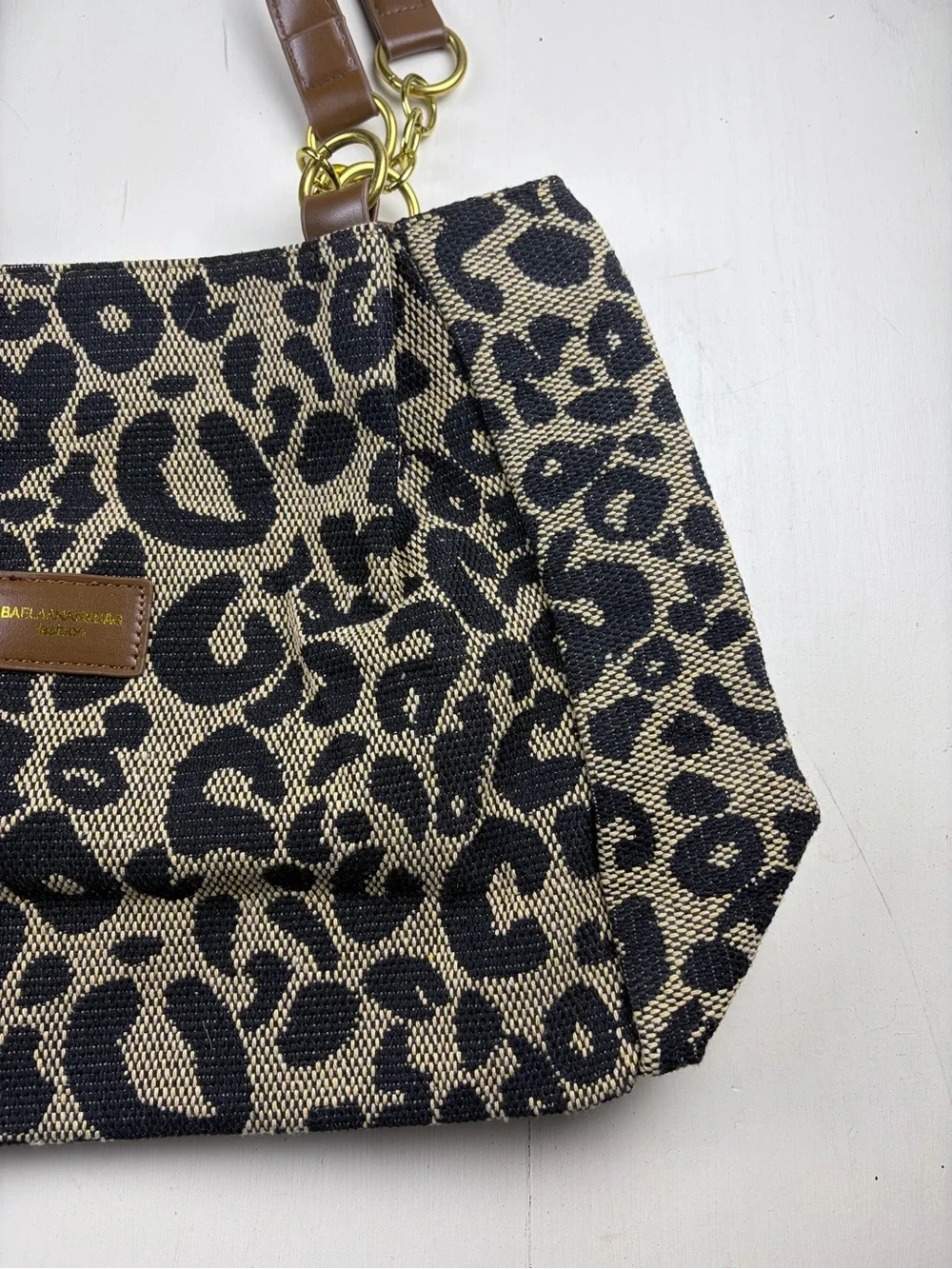 None chic leopard
