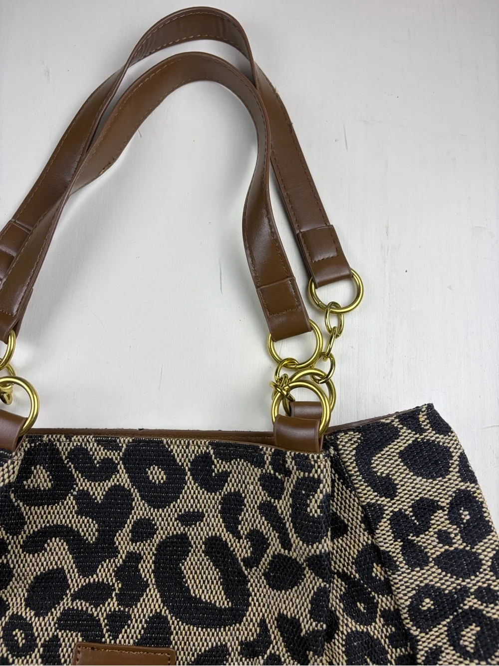 None chic leopard
