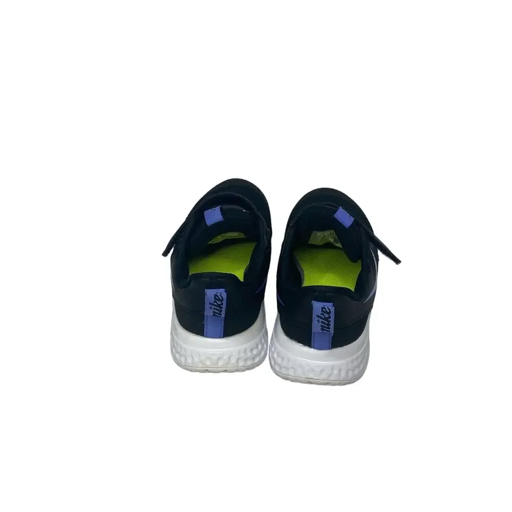 Nike lightweight revolution