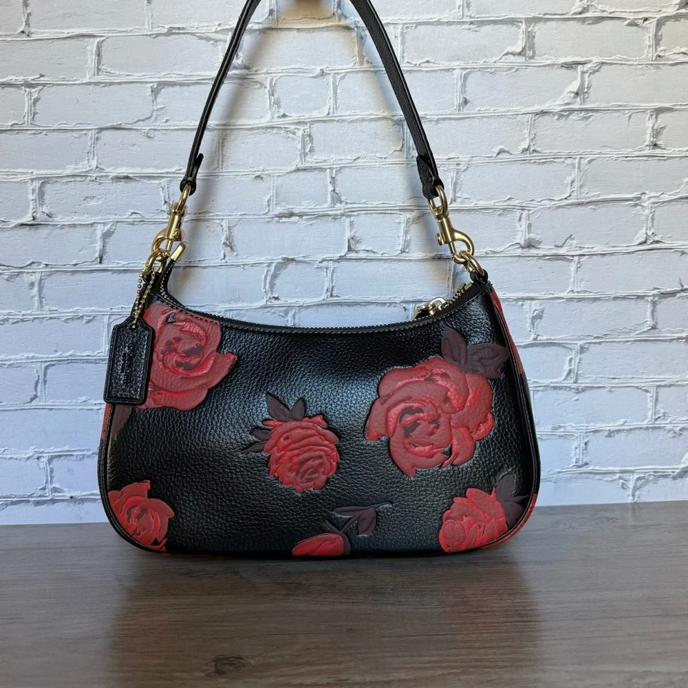 Coach zip detachable closure